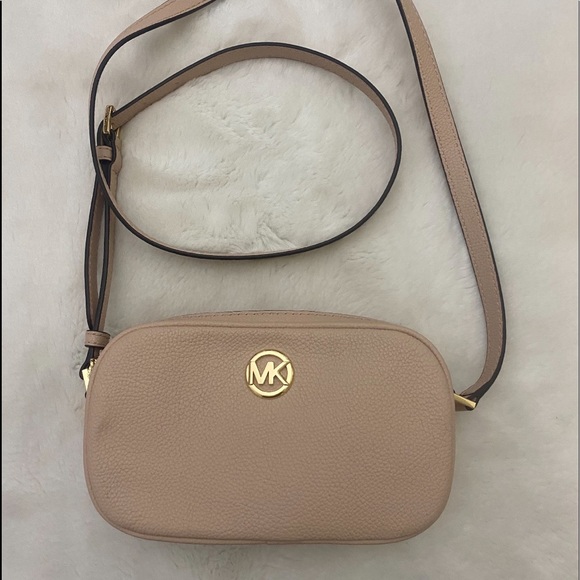Handbags - Michael Kors Cross Body